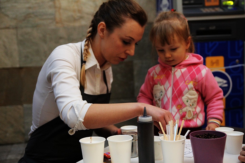 Mistrzowie Polski Latte Art serwowali legniczanom kawę