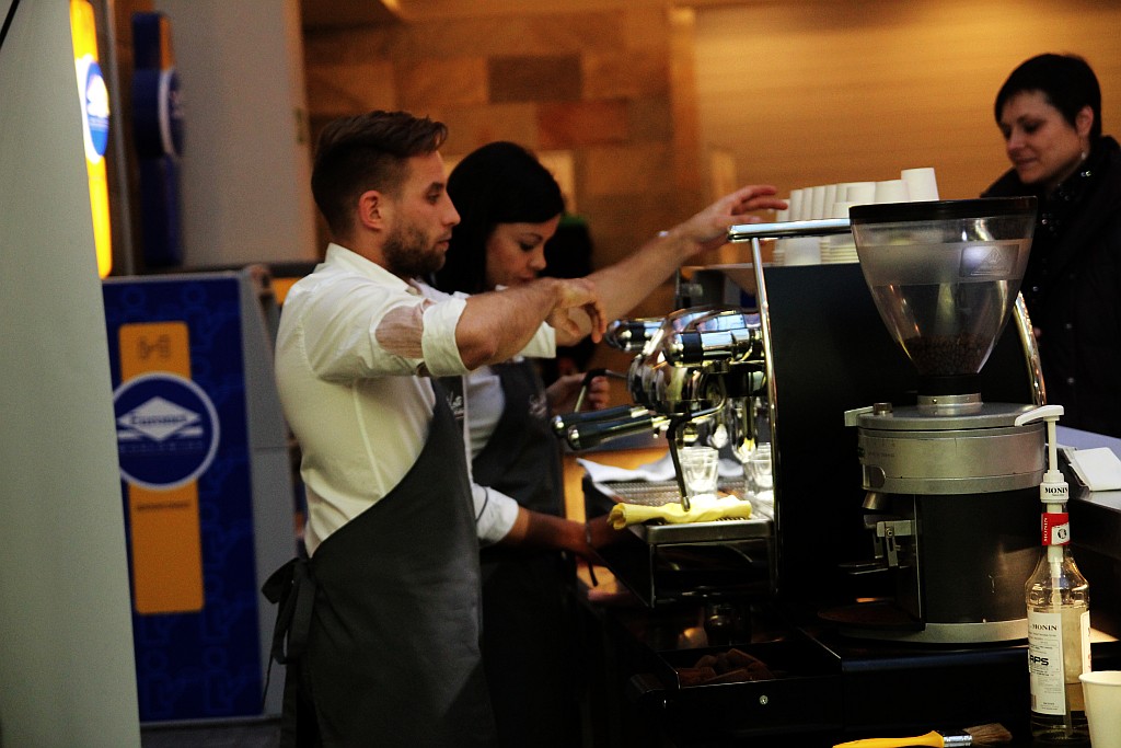 Mistrzowie Polski Latte Art serwowali legniczanom kawę