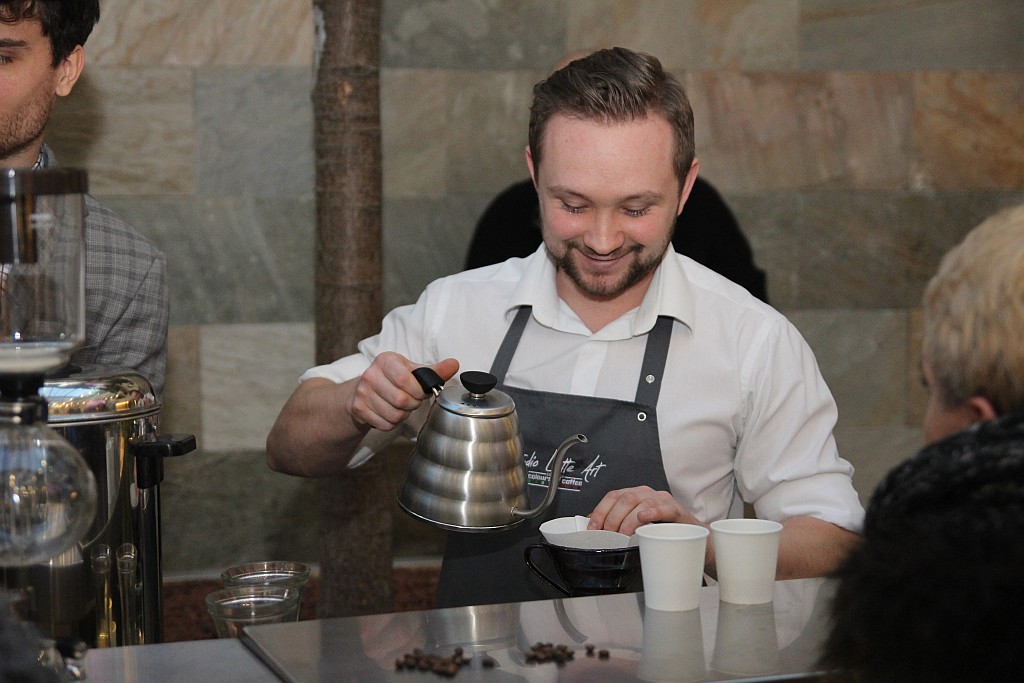 Mistrzowie Polski Latte Art serwowali legniczanom kawę