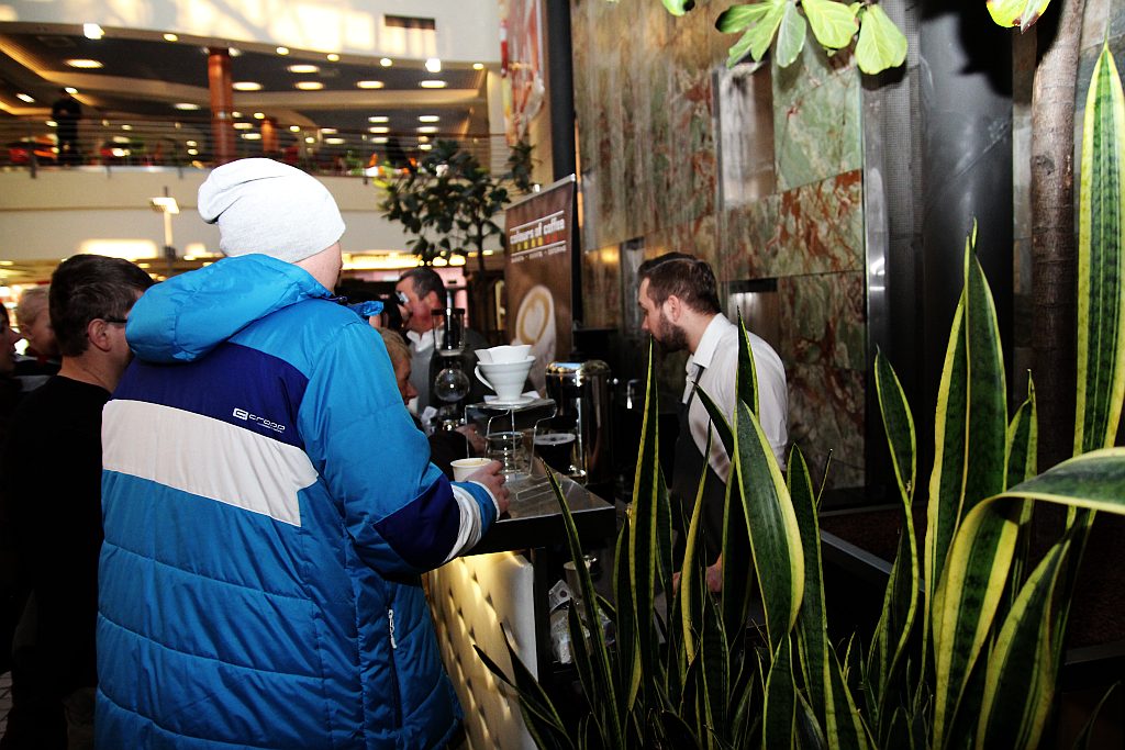 Mistrzowie Polski Latte Art serwowali legniczanom kawę