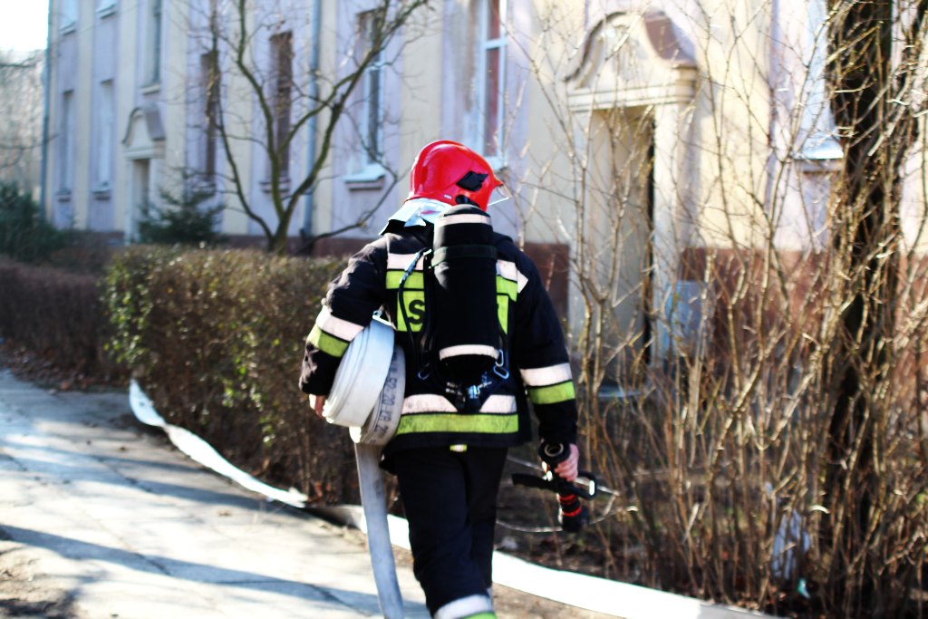 Pożar dachu budynku przy ulicy Lotniczej