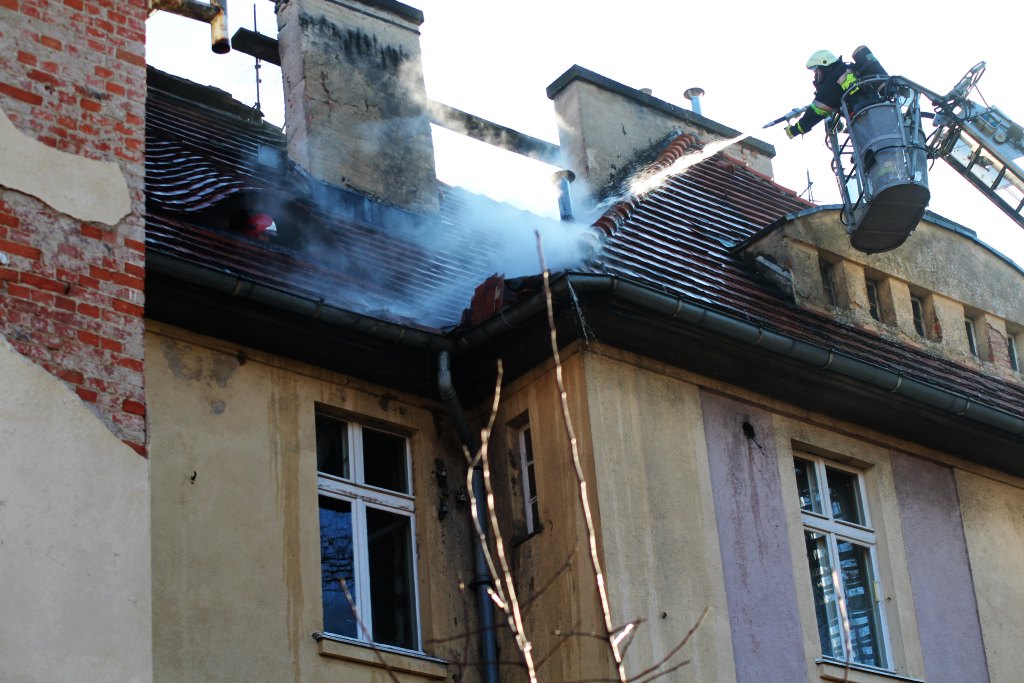 Pożar dachu budynku przy ulicy Lotniczej