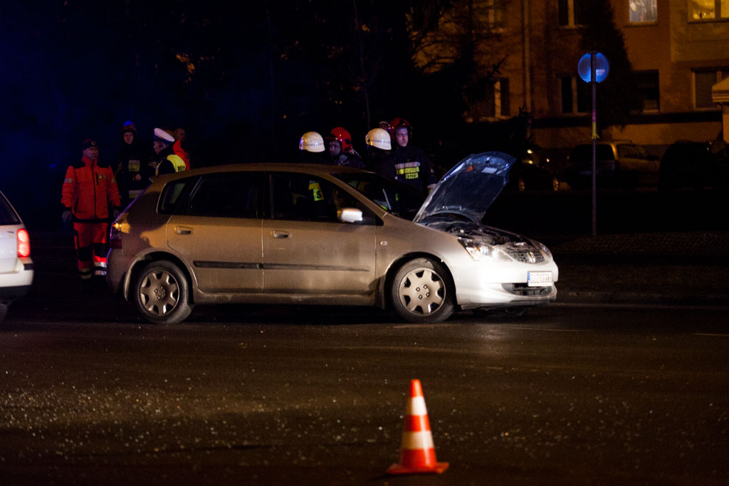 Kolizja na Piłsudskiego. Ruch odbywa się jednym pasem 
