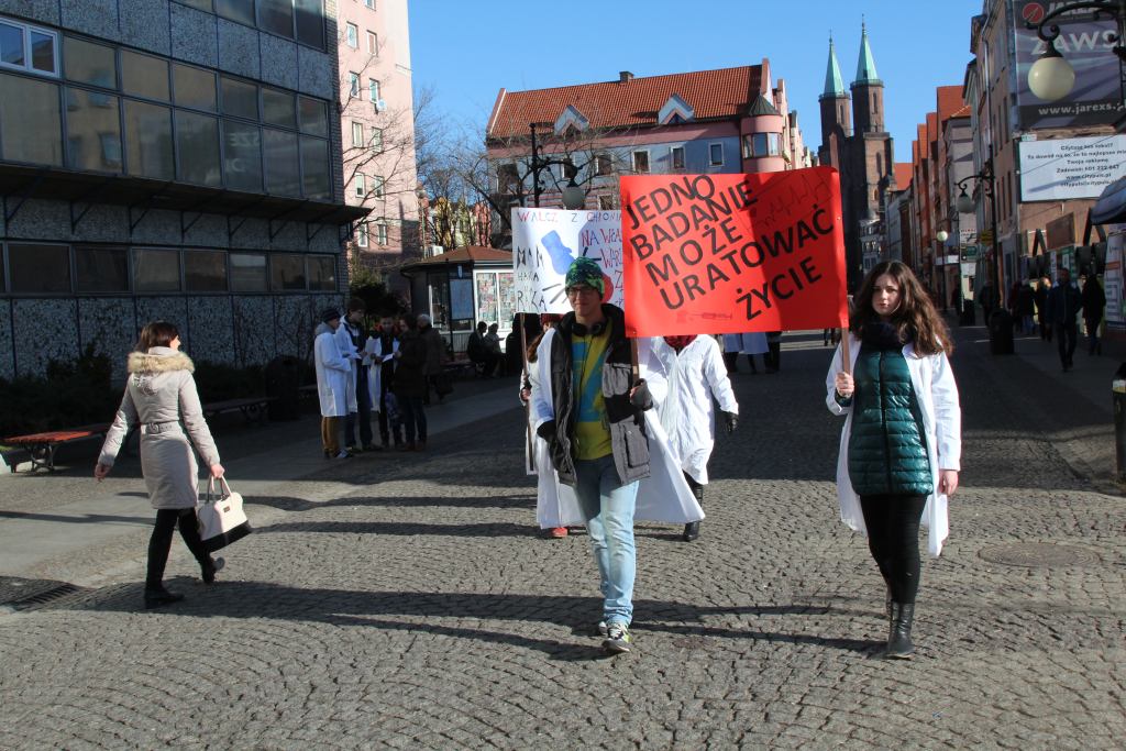 Hakerzy z IV LO namawiali legniczan do badań
