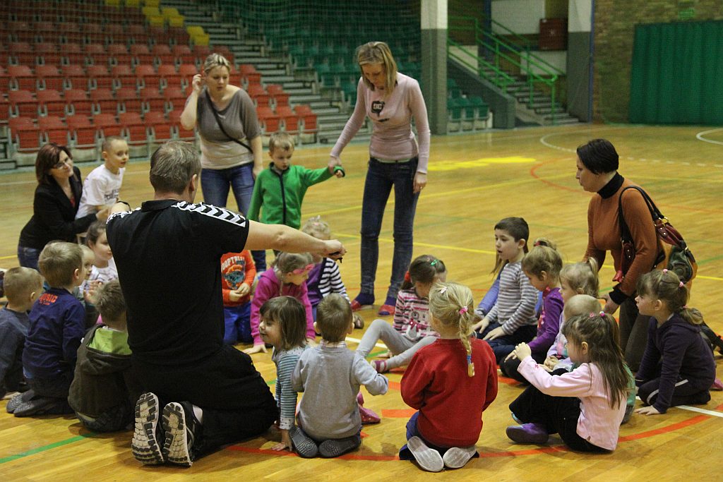 Przedszkolaki na treningu szczypiornistów Siódemki