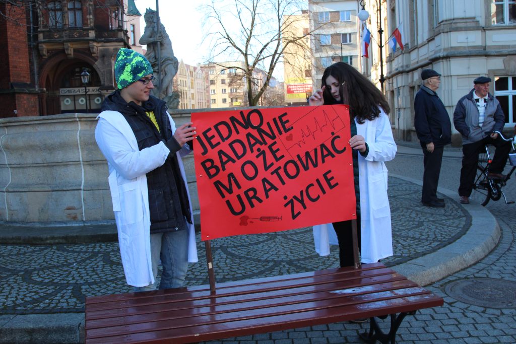 Hakerzy z IV LO namawiali legniczan do badań