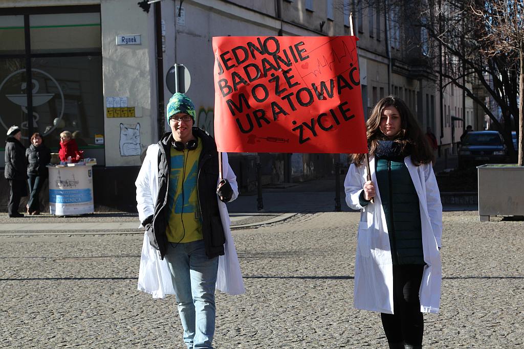 Hakerzy z IV LO namawiali legniczan do badań