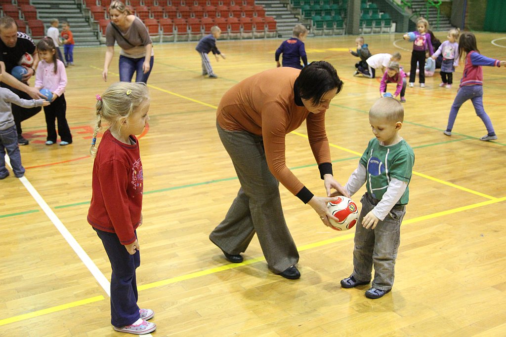 Przedszkolaki na treningu szczypiornistów Siódemki
