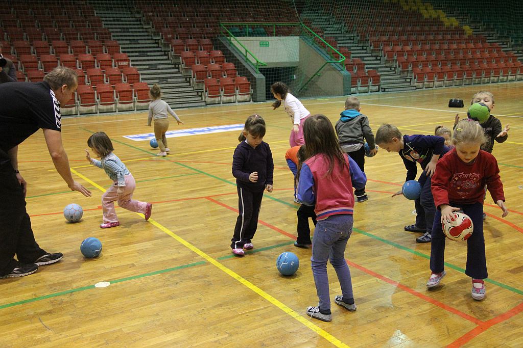 Przedszkolaki na treningu szczypiornistów Siódemki