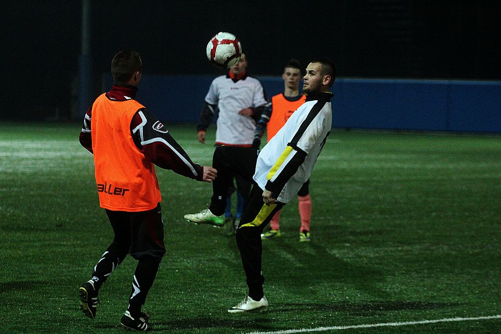 Sparing: KS Legnickie Pole - Dąb 5:4