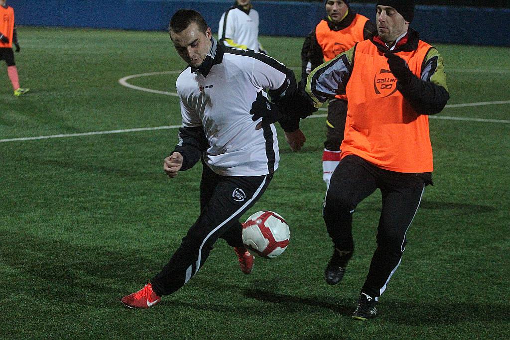 Sparing: KS Legnickie Pole - Dąb 5:4