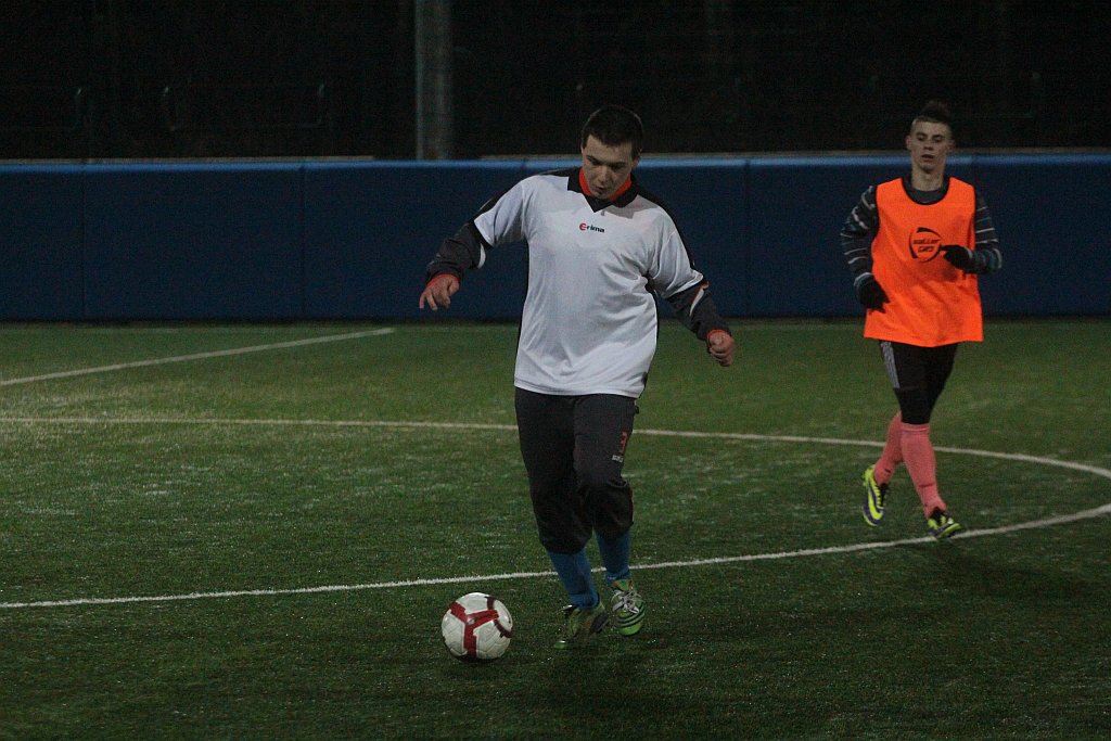 Sparing: KS Legnickie Pole - Dąb 5:4