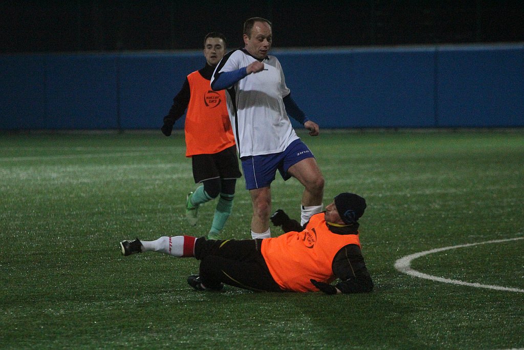 Sparing: KS Legnickie Pole - Dąb 5:4