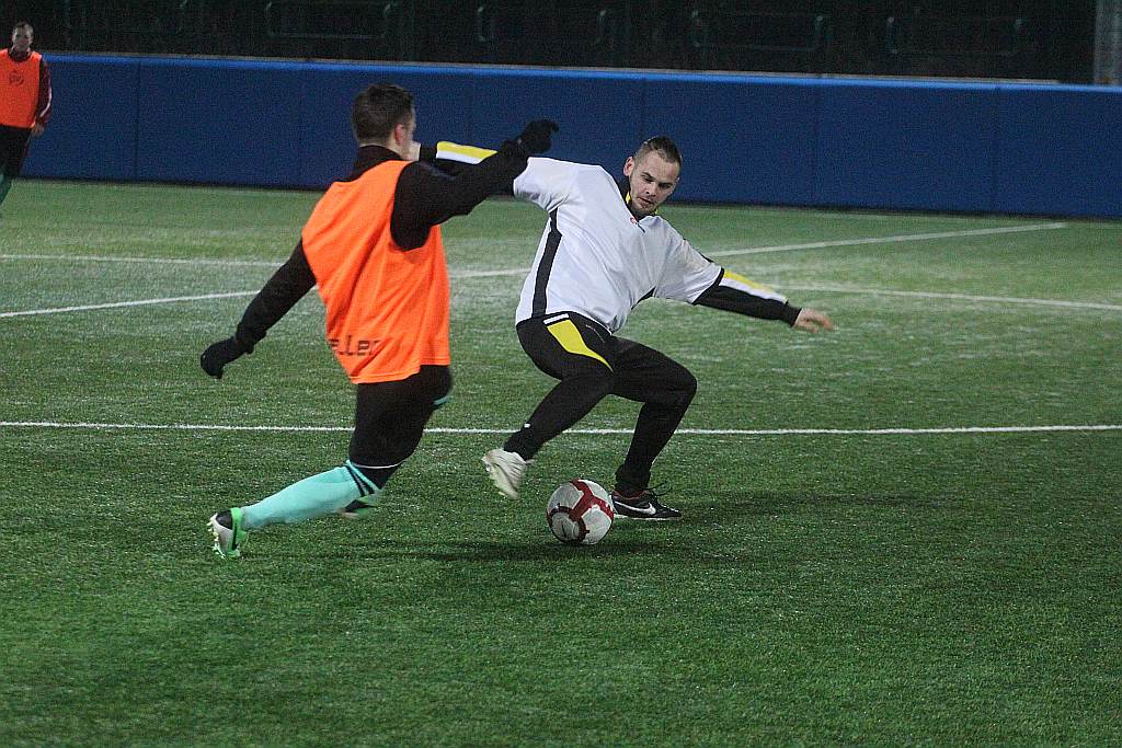 Sparing: KS Legnickie Pole - Dąb 5:4