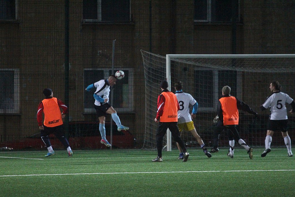 Sparing: KS Legnickie Pole - Dąb 5:4