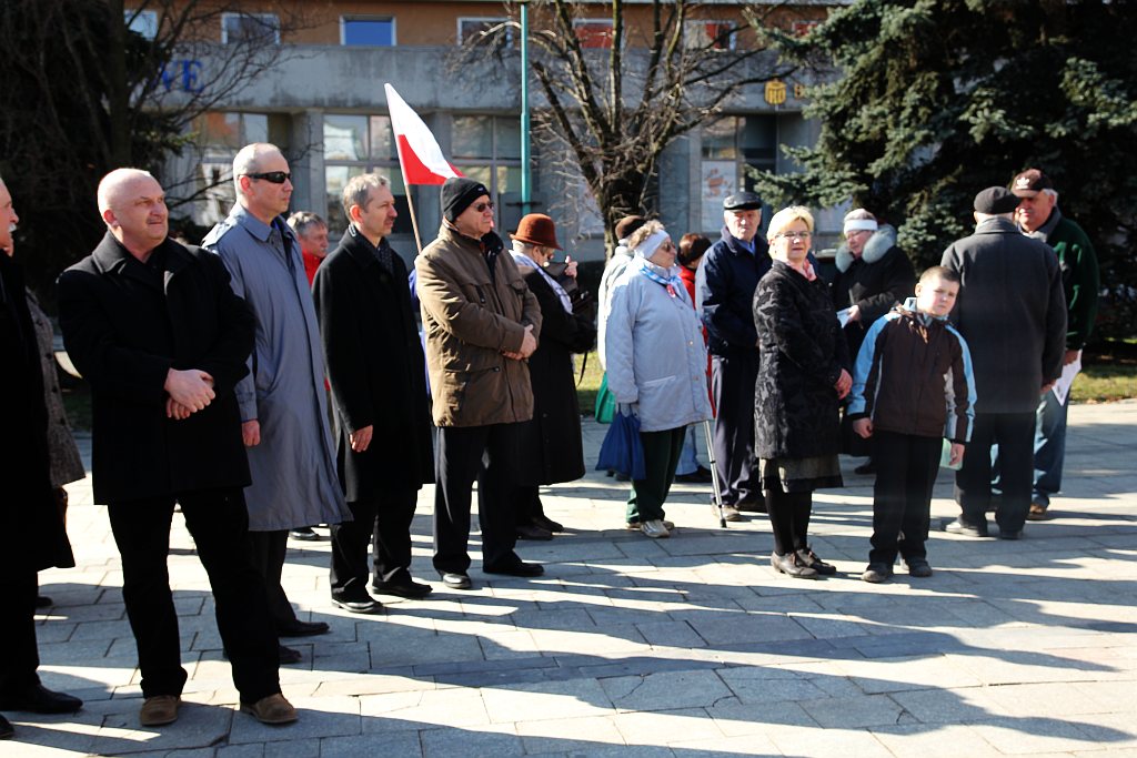 Prawica świętowała pod lewicowym pomnikiem