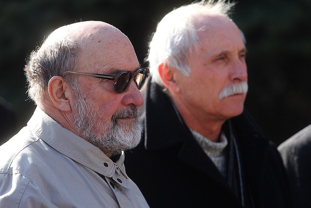 Prawica świętowała pod lewicowym pomnikiem