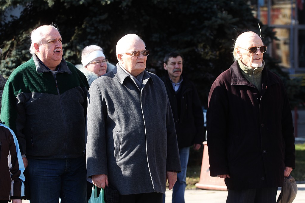 Prawica świętowała pod lewicowym pomnikiem