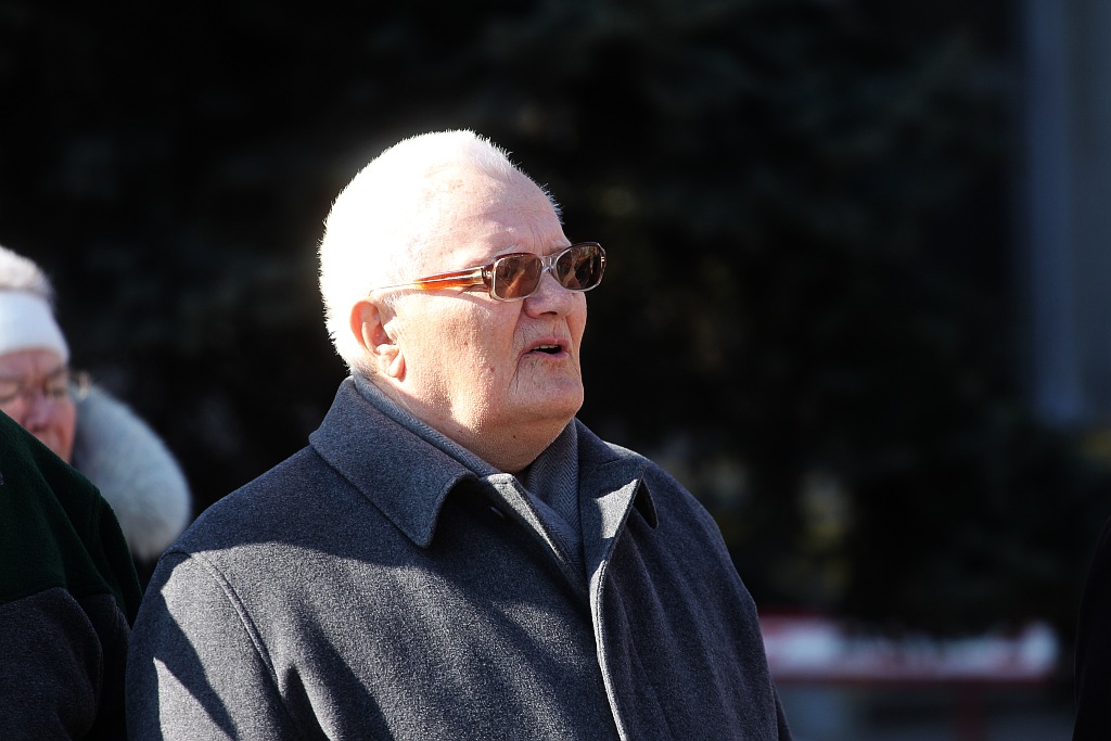 Prawica świętowała pod lewicowym pomnikiem