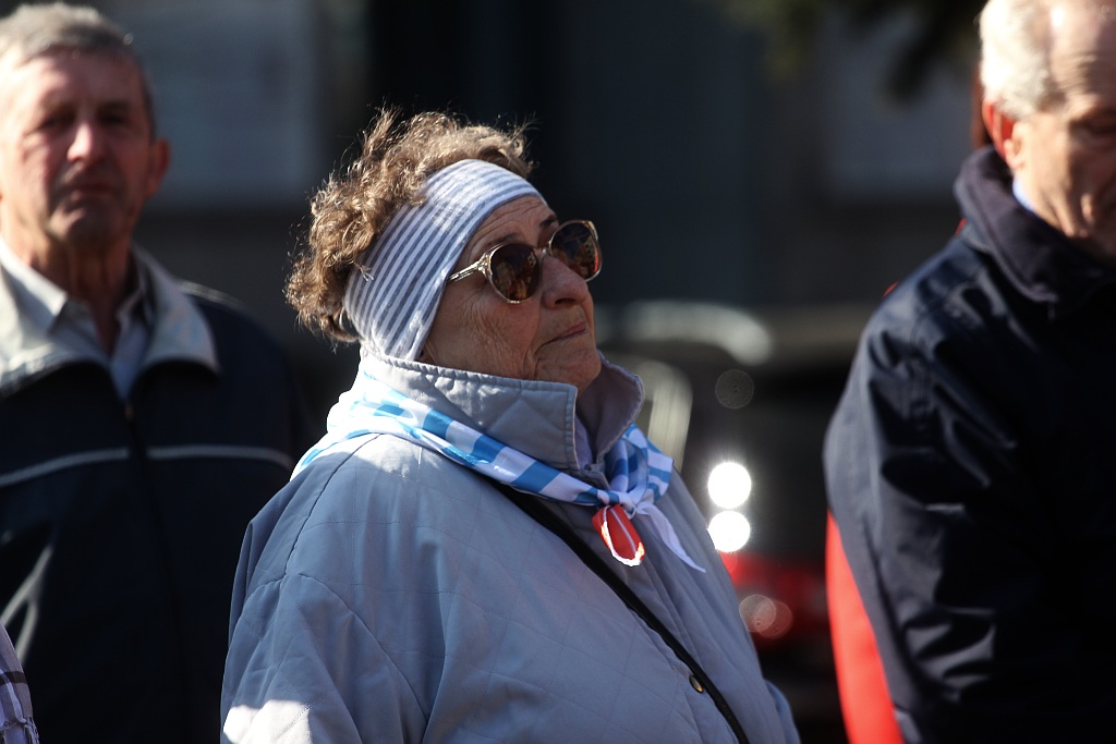 Prawica świętowała pod lewicowym pomnikiem