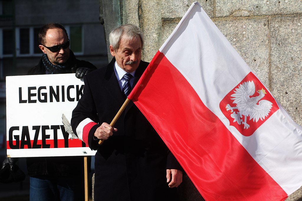 Prawica świętowała pod lewicowym pomnikiem