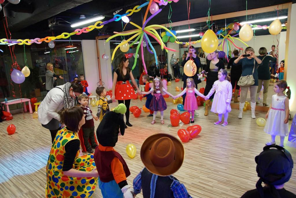 Karnawałowe zakończenie ferii z Abbą w tle