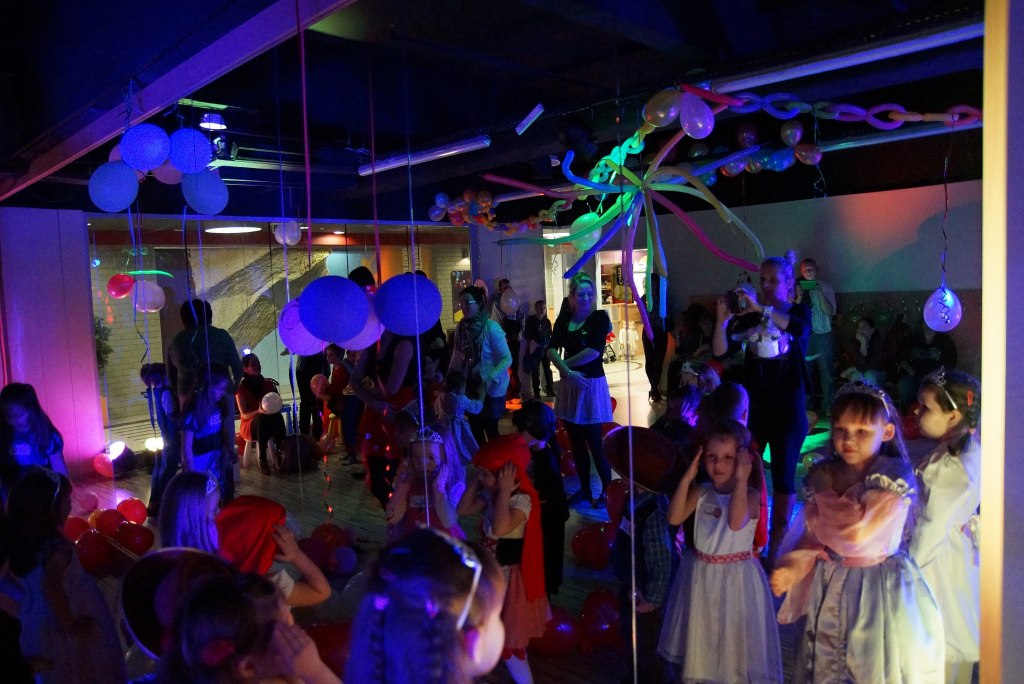 Karnawałowe zakończenie ferii z Abbą w tle