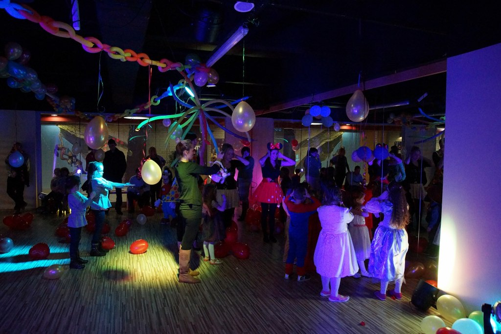 Karnawałowe zakończenie ferii z Abbą w tle