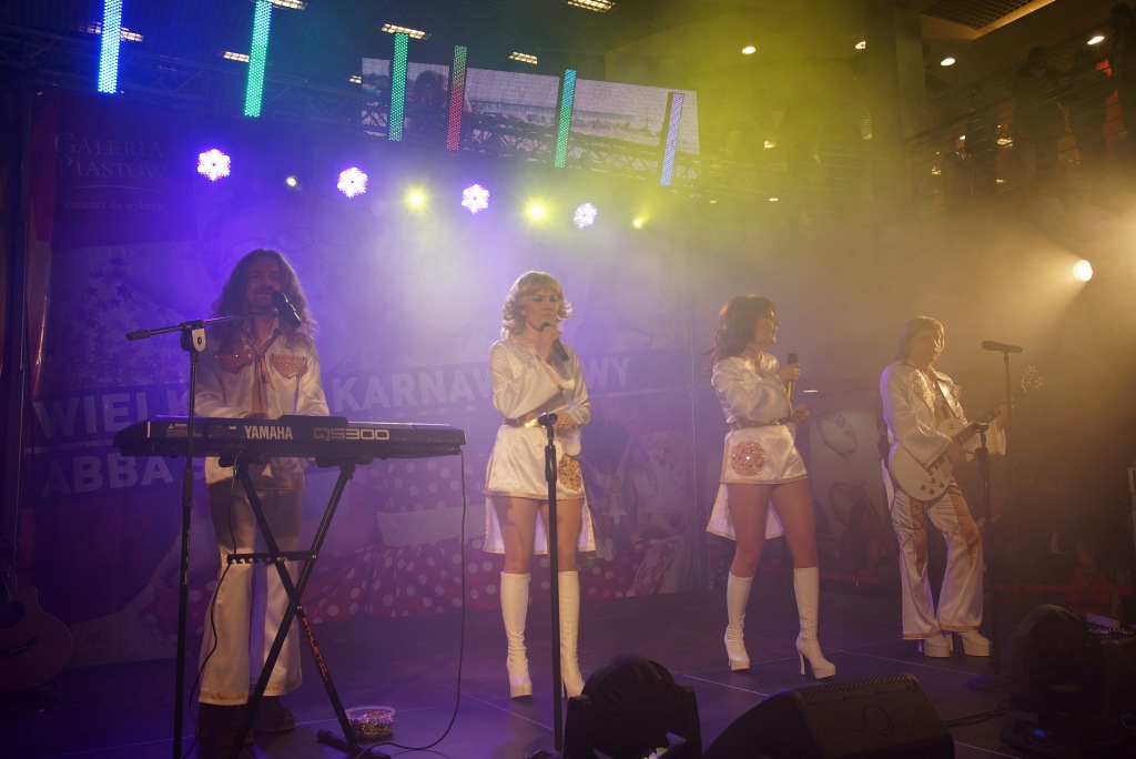 Karnawałowe zakończenie ferii z Abbą w tle