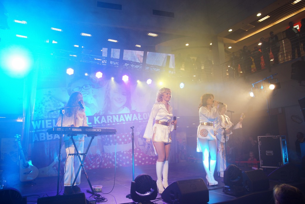 Karnawałowe zakończenie ferii z Abbą w tle