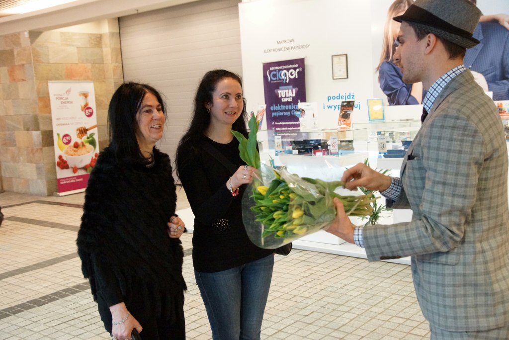 Kwiaty na Dzień Kobiet w Galerii Piastów