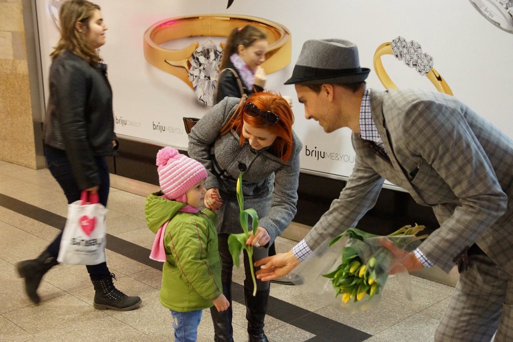 Kwiaty na Dzień Kobiet w Galerii Piastów