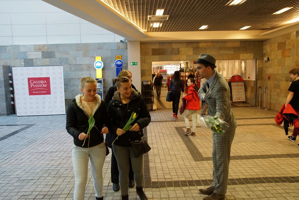 Kwiaty na Dzień Kobiet w Galerii Piastów