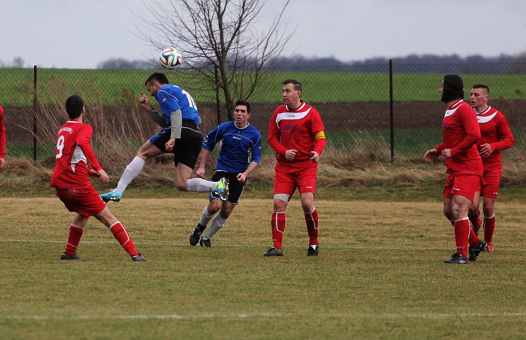 Klasa A: Dąb - Czarni 4:0