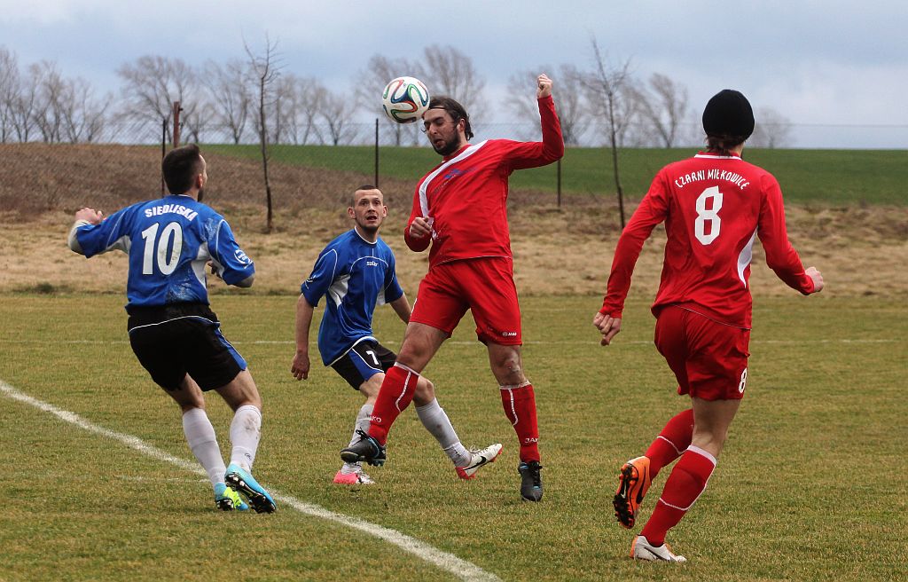 Klasa A: Dąb - Czarni 4:0
