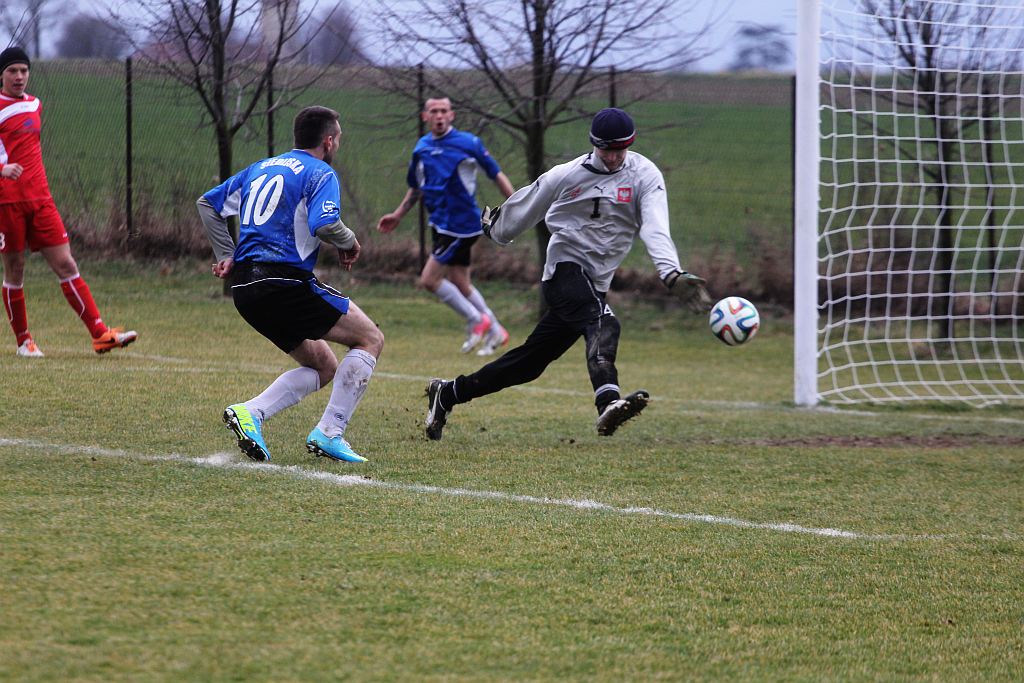 Klasa A: Dąb - Czarni 4:0