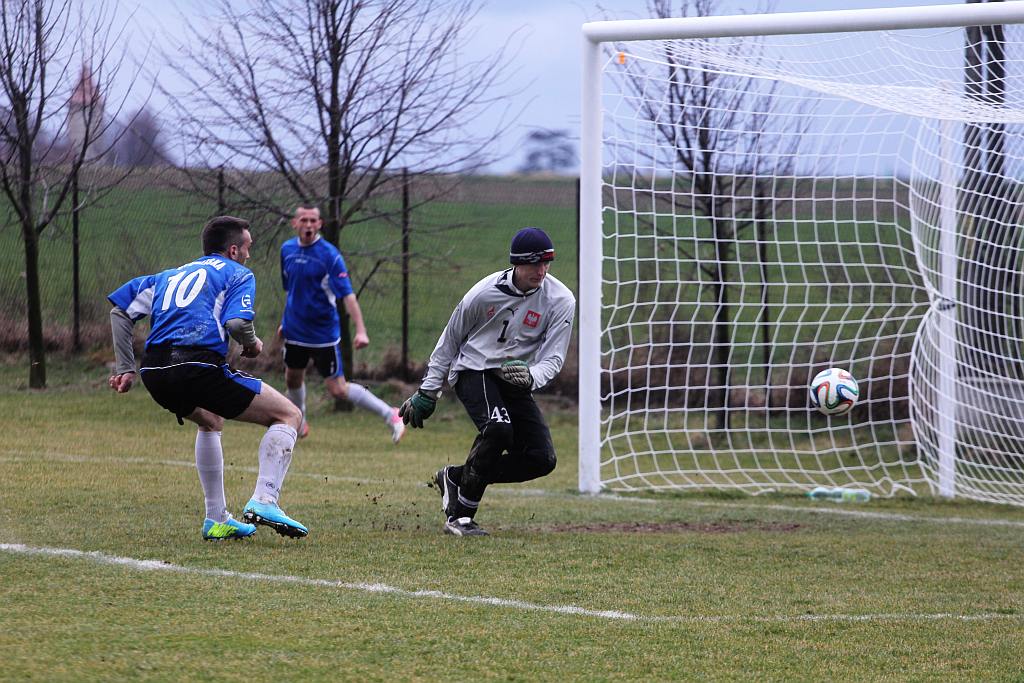 Klasa A: Dąb - Czarni 4:0
