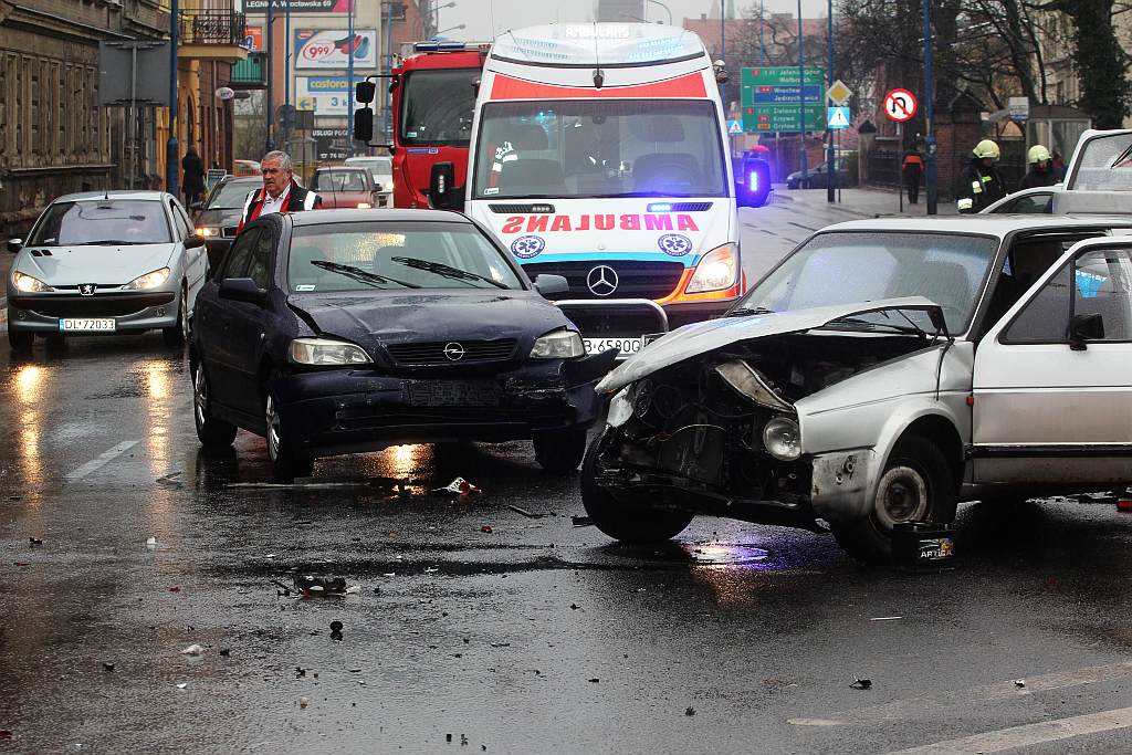 Wypadek trzech aut na Wrocławskiej