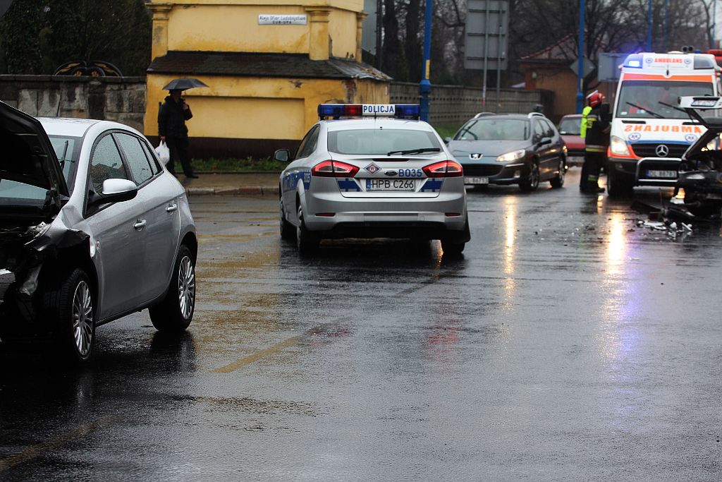Wypadek trzech aut na Wrocławskiej