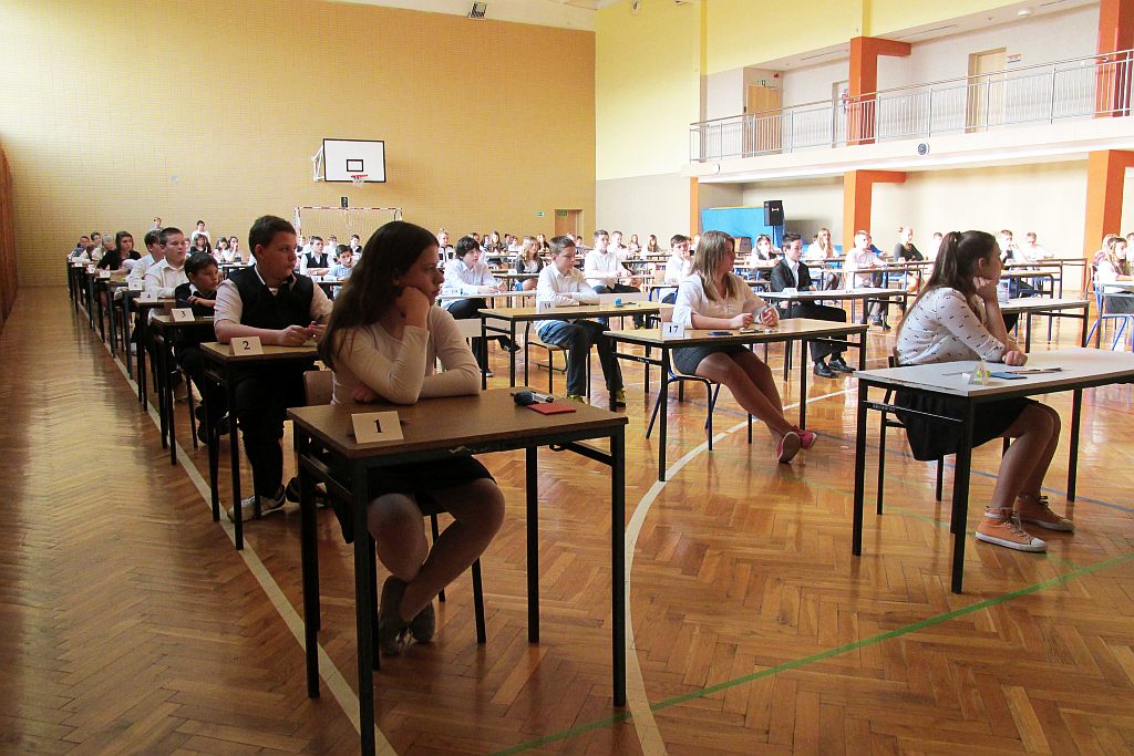 Szóstoklasiści zasiedli do sprawdzianu wiadomości