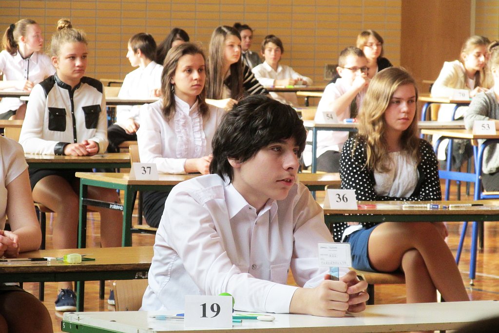 Szóstoklasiści zasiedli do sprawdzianu wiadomości