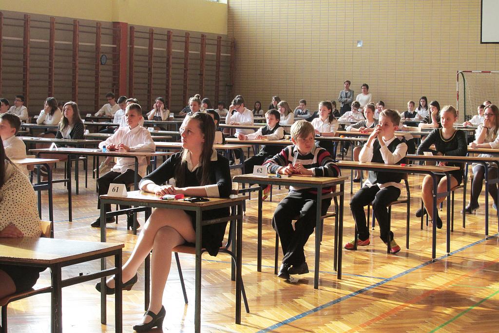 Szóstoklasiści zasiedli do sprawdzianu wiadomości