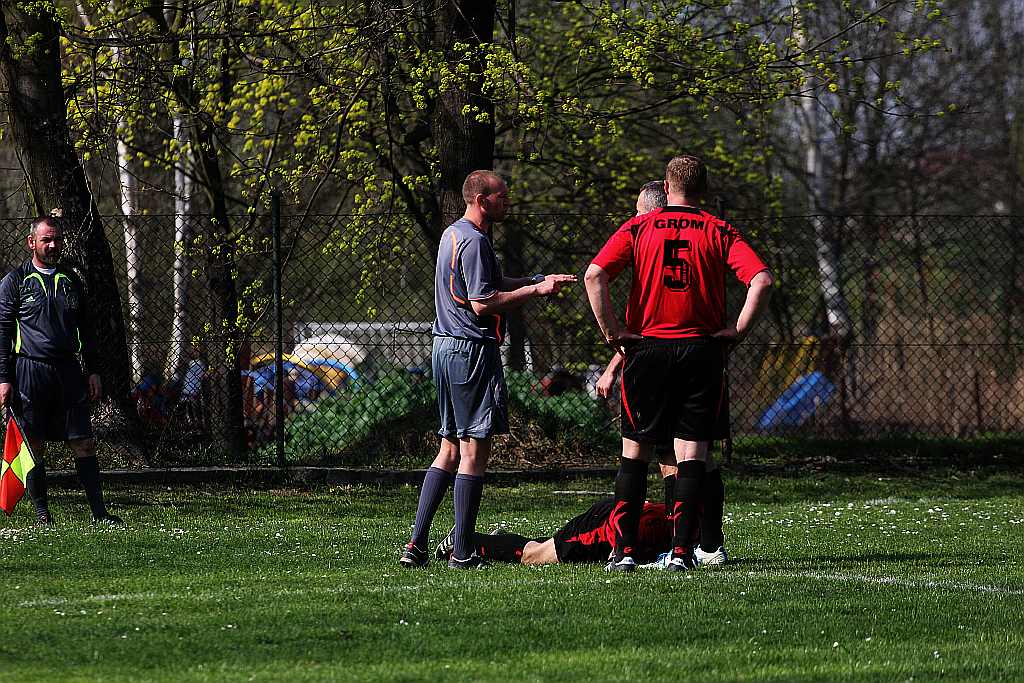 Klasa B: Błękitni - Grom 3:3