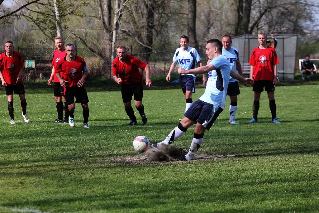 Klasa B: Błękitni - Grom 3:3