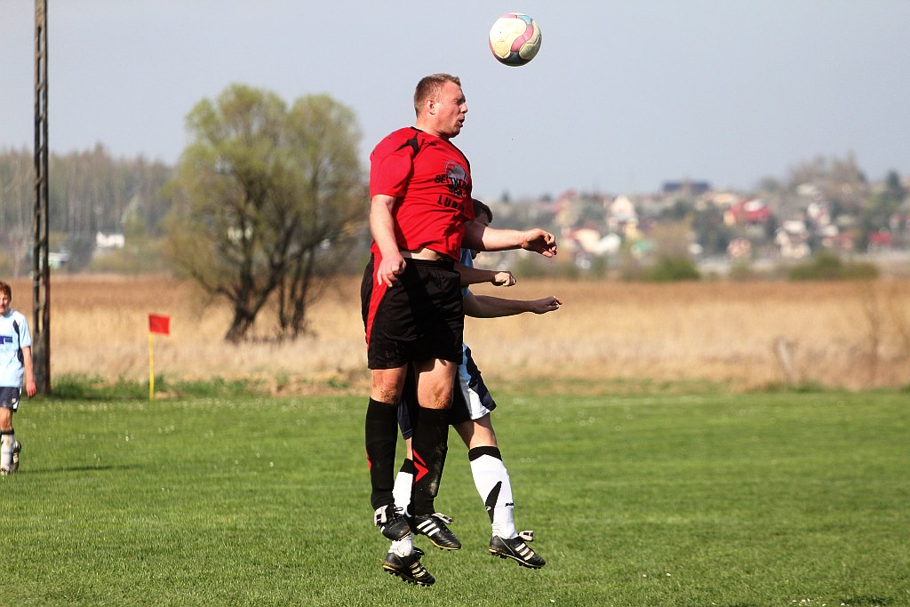 Klasa B: Błękitni - Grom 3:3
