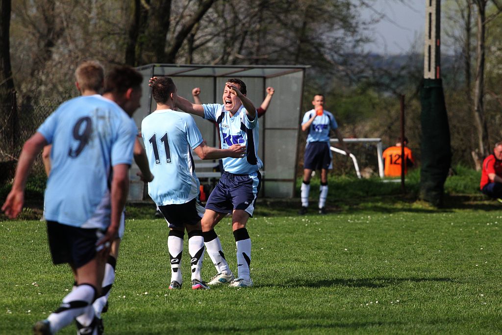 Klasa B: Błękitni - Grom 3:3