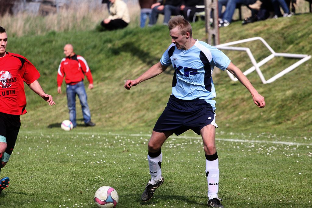Klasa B: Błękitni - Grom 3:3
