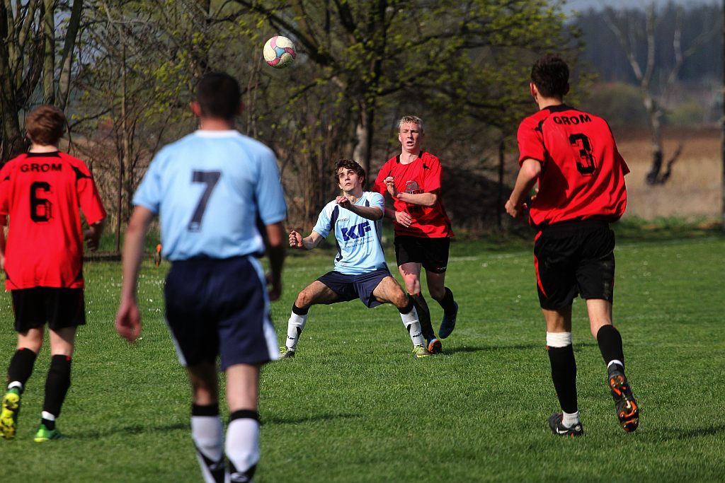Klasa B: Błękitni - Grom 3:3