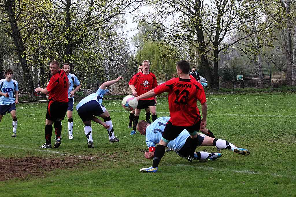 Klasa B: Błękitni - Grom 3:3