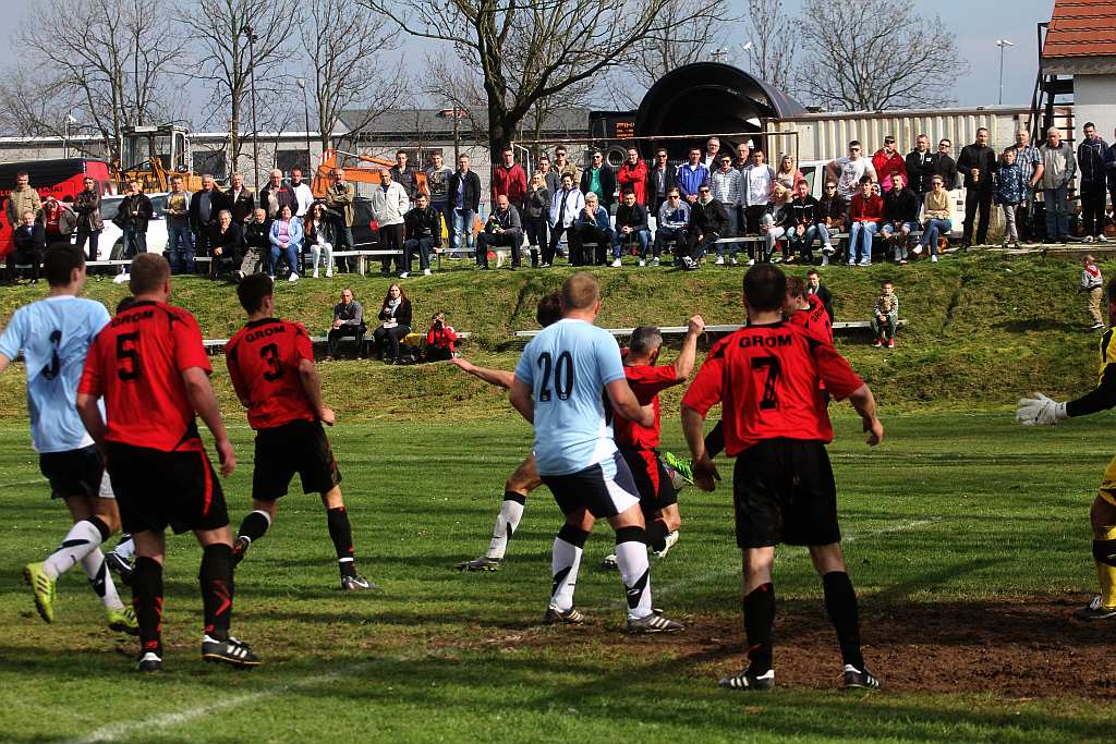 Klasa B: Błękitni - Grom 3:3
